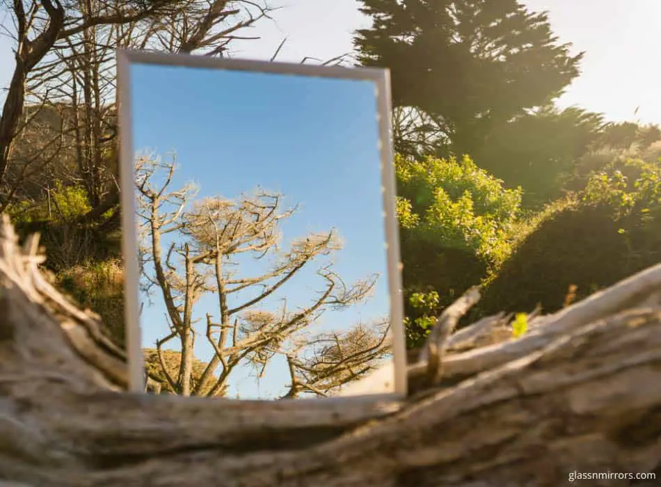 Do mirrors reflect heat